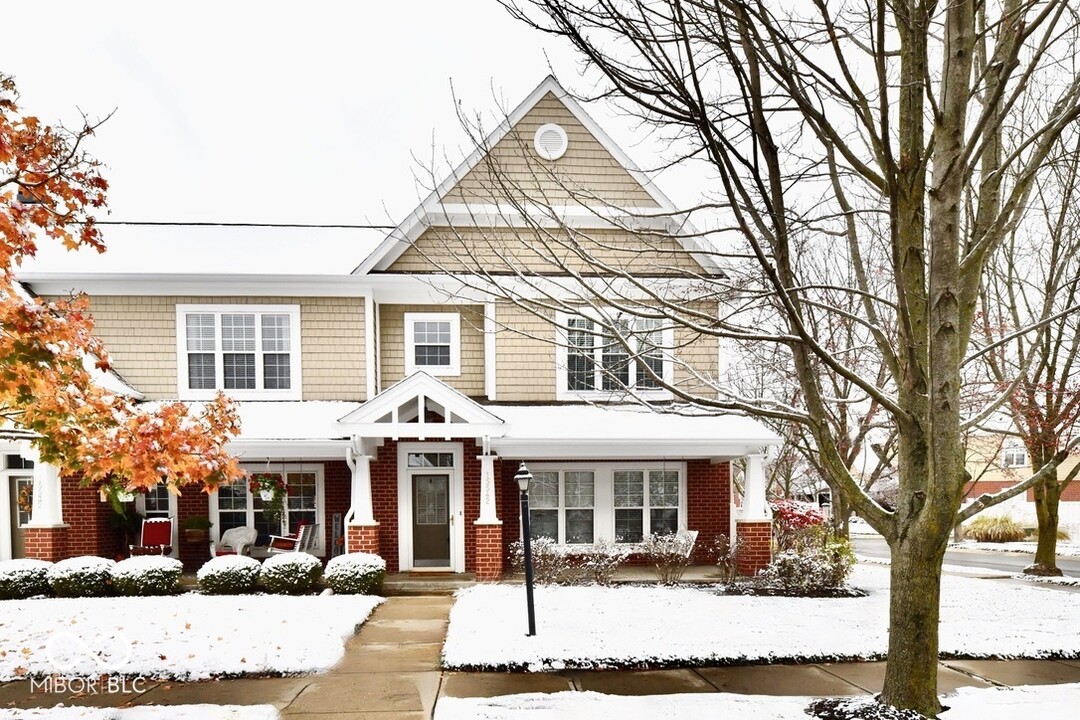 15542 Clearbrook St in Westfield, IN - Foto de edificio