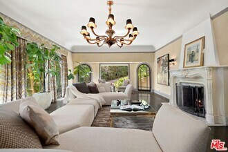 3300 N Knoll Dr in Los Angeles, CA - Building Photo - Building Photo