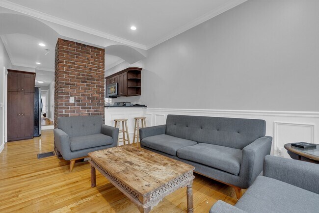 681 E 8th St, Unit 1 in Boston, MA - Building Photo - Building Photo