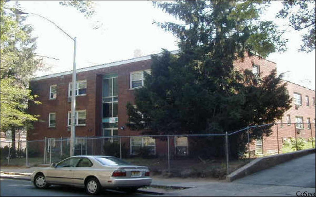 9 Summit St in East Orange, NJ - Building Photo - Building Photo