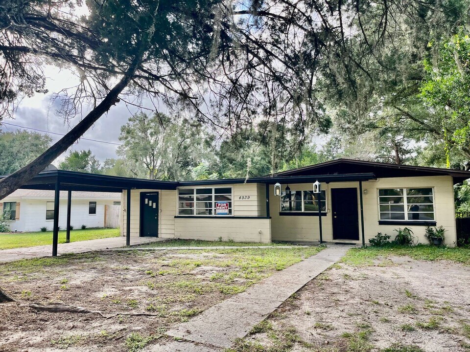 4939 Flamingo Ln in Ridge Manor, FL - Building Photo