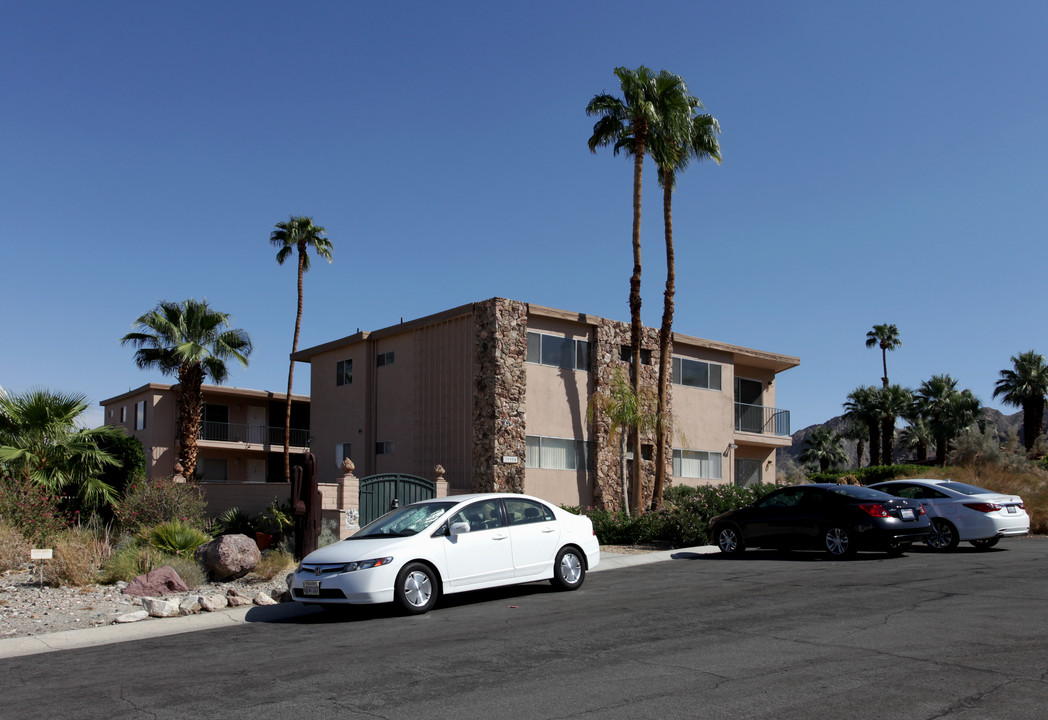 39950 Bird Ln in Rancho Mirage, CA - Foto de edificio