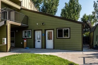 2210 SW 19th St in Redmond, OR - Building Photo - Building Photo