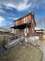 485 S Walnut St in Slatington, PA - Building Photo