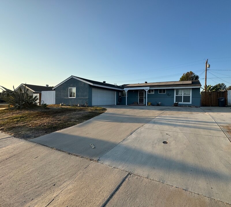 1691 Ballard St in Simi Valley, CA - Building Photo