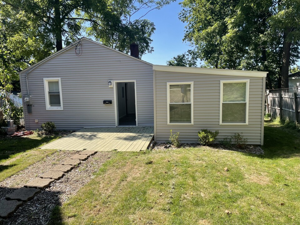 102 Sherland Ave in New Haven, CT - Building Photo