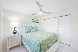 9715 Gulf Shore Dr in Naples, FL - Foto de edificio - Building Photo