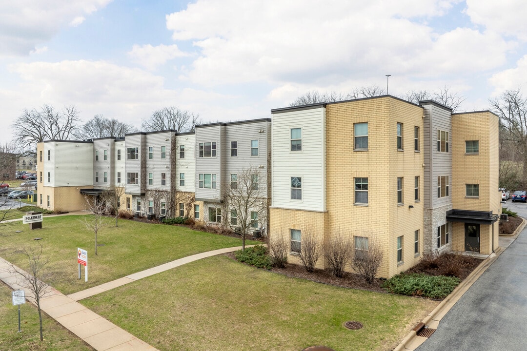 Element Apartments in Whitewater, WI - Foto de edificio