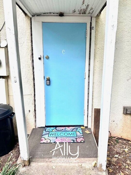 100 Carlton Rd in Charlottesville, VA - Building Photo