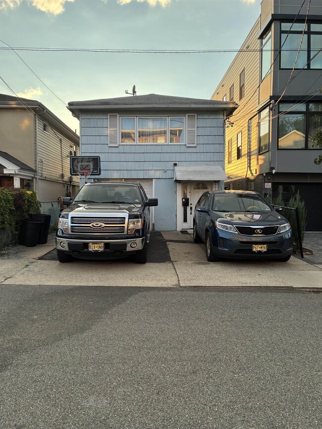 property at 4803 Aschoff Pl