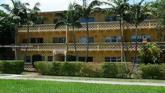 2005 Sans Souci Blvd in North Miami, FL - Building Photo