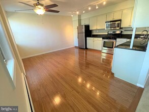 383 Lakeside Rd in Ardmore, PA - Building Photo - Building Photo