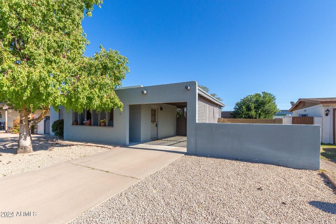 15611 North 23rd Pl in Phoenix, AZ - Building Photo