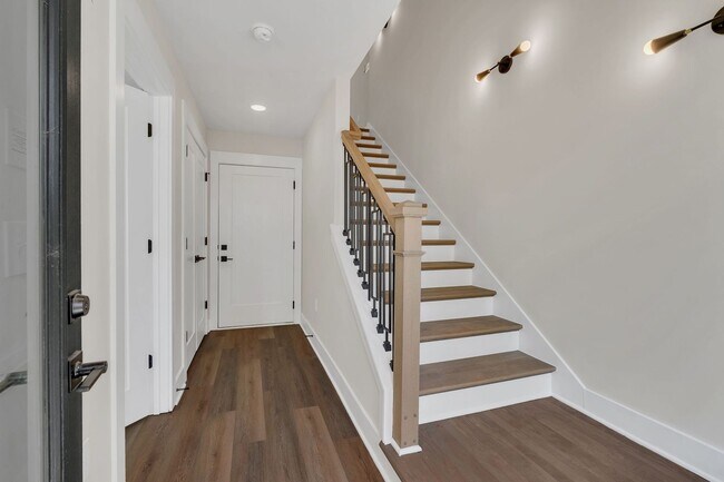 1016 W Kirkland Ave in Nashville, TN - Building Photo - Building Photo