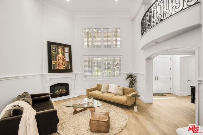 11974 Mayfield Ave in Los Angeles, CA - Building Photo - Building Photo