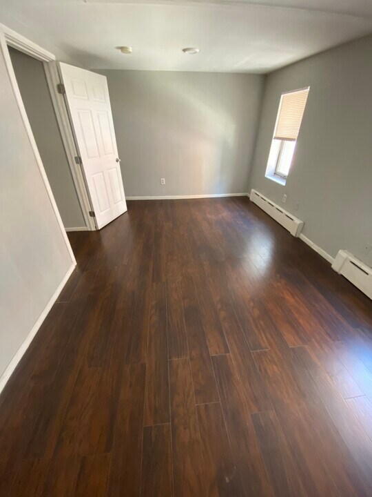 131 N Mole St, Unit 3F in Philadelphia, PA - Building Photo