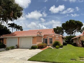 5574 Royal Lake Cir in Boynton Beach, FL - Building Photo - Building Photo