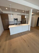 105 Sea St, Unit 205 in Quincy, MA - Building Photo - Building Photo