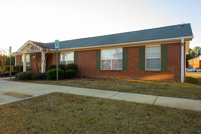 Inverness Apartments in Clanton, AL - Building Photo - Building Photo