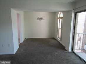 6 Canterbury Square in Alexandria, VA - Building Photo - Building Photo