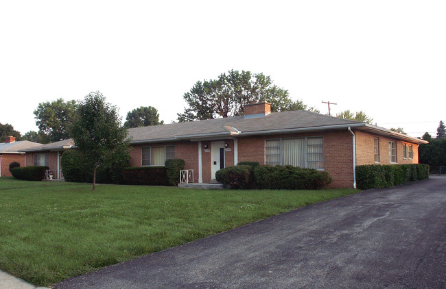 1804-1810 Ridgecliff Rd in Upper Arlington, OH - Foto de edificio - Building Photo