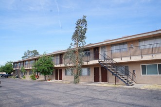 Merlayne Villas in Henderson, NV - Building Photo - Building Photo