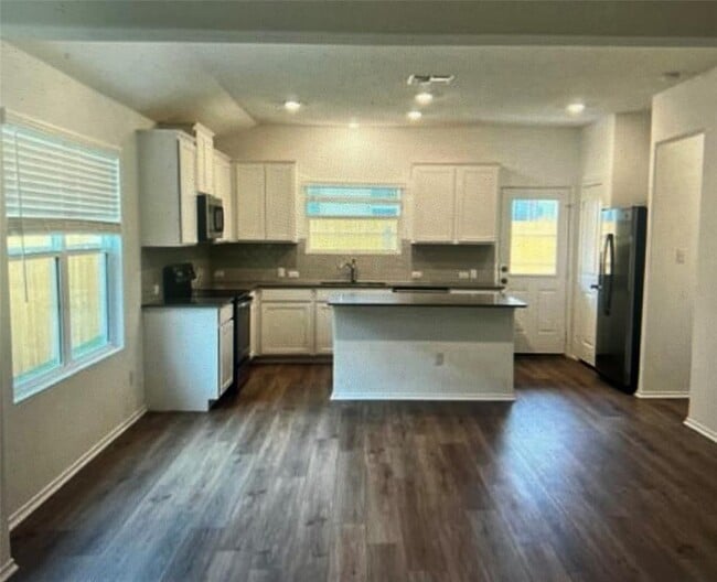 128 Perfect World Lp in Jarrell, TX - Building Photo - Building Photo