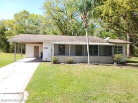 6321 Lakeside Dr W in Sebring, FL - Building Photo