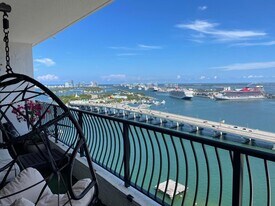 555 NE 15th St in Miami, FL - Building Photo