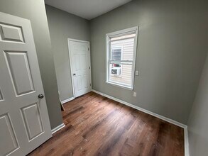 100 Warren St, Unit Second floor in Paterson, NJ - Building Photo - Building Photo