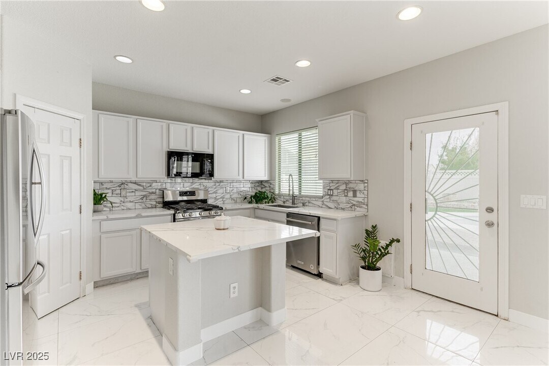 5614 Midnight Breeze St in North Las Vegas, NV - Building Photo