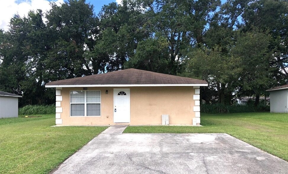 2406 S Maple Ave in Sanford, FL - Foto de edificio