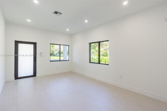 6511 SW 59th Ave in South Miami, FL - Building Photo - Building Photo