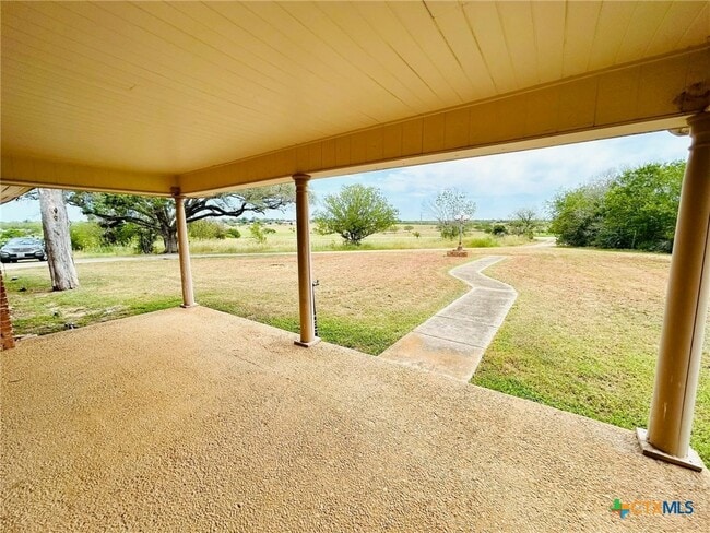 1040 Hwy 80 in Nixon, TX - Building Photo - Building Photo