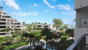201 Crandon Blvd, Unit 432 in Key Biscayne, FL - Building Photo