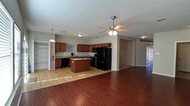 8128 Hulen Park Cir in Fort Worth, TX - Building Photo - Building Photo