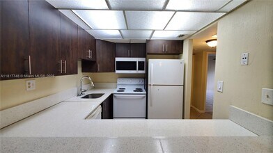 5801 Washington St in Hollywood, FL - Building Photo - Building Photo