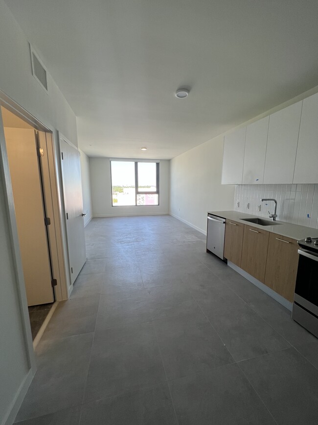 337 NW 31st St, Unit A3 in Miami, FL - Building Photo - Building Photo