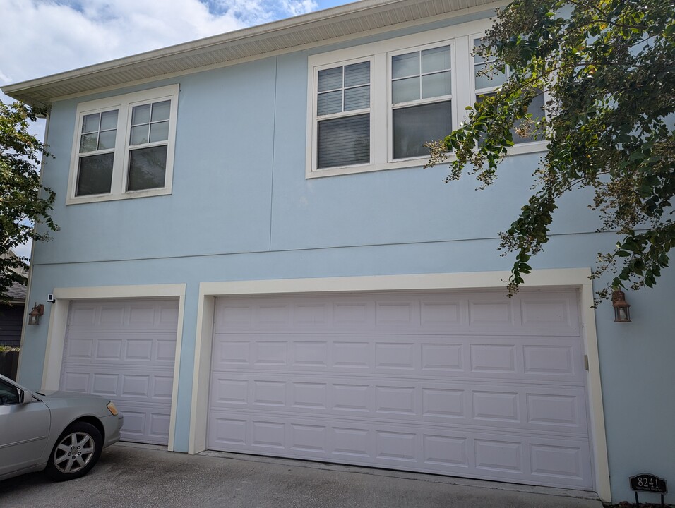 8241 Upper Perse Cir, Unit Garage apartment in Orlando, FL - Building Photo