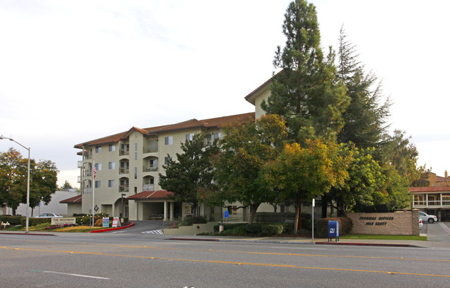 Holiday Warburton Place in Santa Clara, CA - Building Photo - Building Photo