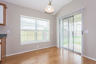 1100 Greenbend Dr in Denton, TX - Foto de edificio - Building Photo