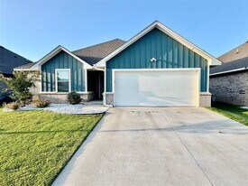 12329 SW 31st St in Yukon, OK - Building Photo