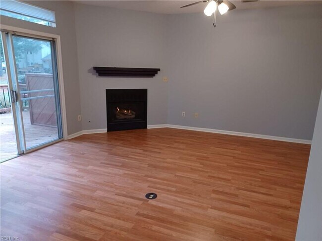 1332 Lake Dr in Newport News, VA - Building Photo - Building Photo