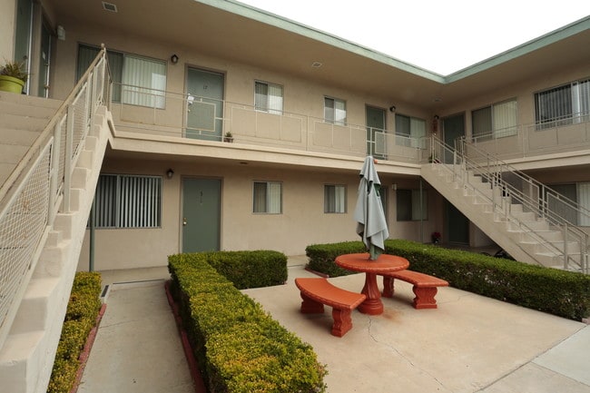 The Glorias Apartments in Chula Vista, CA - Building Photo - Building Photo