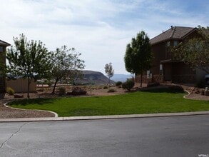 1000 E Bluffview Dr, Unit 61 in Washington, UT - Building Photo - Building Photo