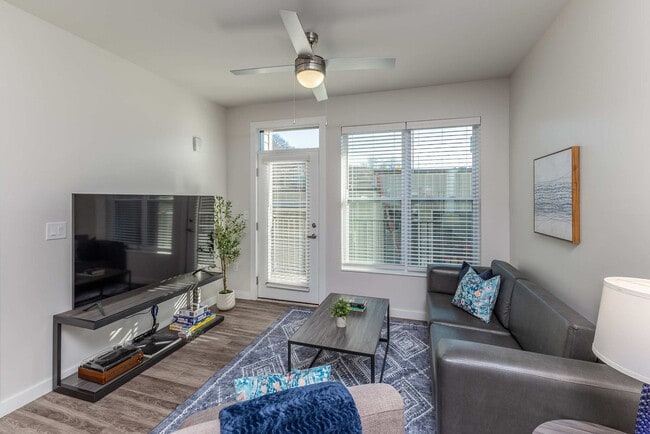 2746 Central Pkwy