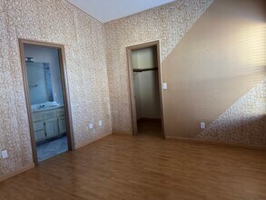 8214 James Grayson Dr in Las Vegas, NV - Foto de edificio - Building Photo