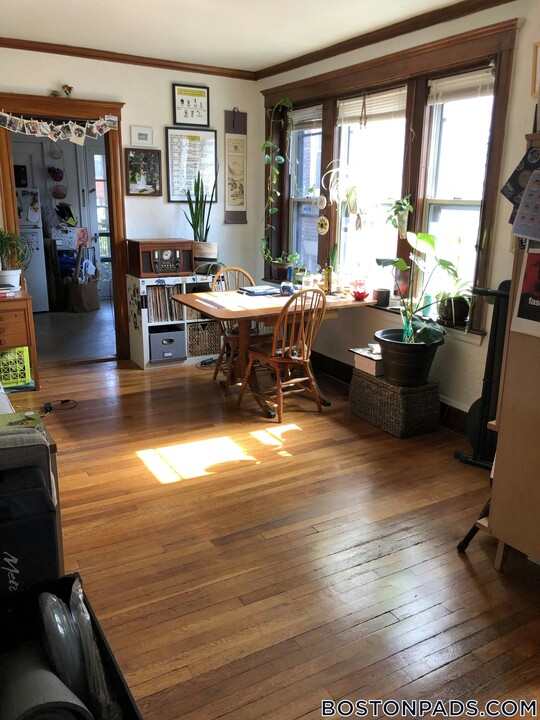 14 Lakeville Rd in Boston, MA - Building Photo
