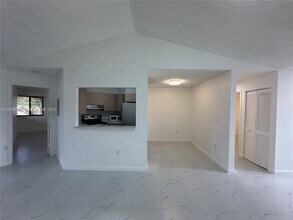 9702 SW 138th Ave, Unit 9702 in Miami, FL - Foto de edificio - Building Photo