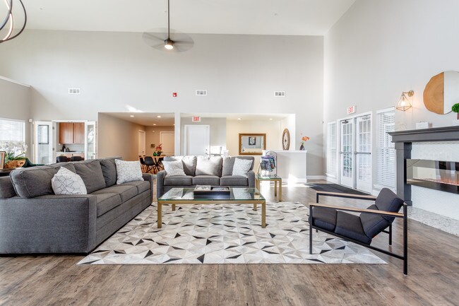 Saddlewood Apartments in Olathe, KS - Foto de edificio - Interior Photo